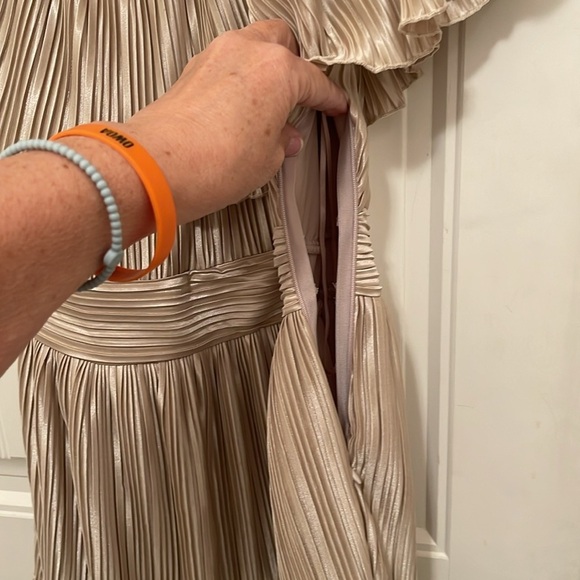 Champagne Pleated layered off the shoulder‎ Dress women’s sz S midi length NWOT - Picture 15 of 17
